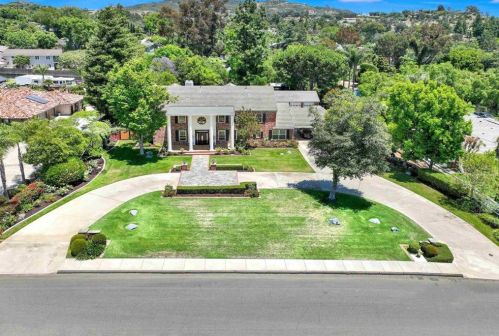 1156 Sugarbush Dr, Vista CA 92084-7464 exterior