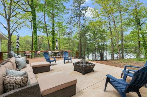 5570 Carlton Dr, Gainesville, GA 30506-2502