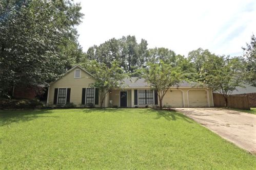 210 Shadow Wood Dr, Clinton, MS 39056-5857