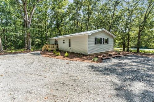 421 Broad St, Bowman, GA 30624-2022