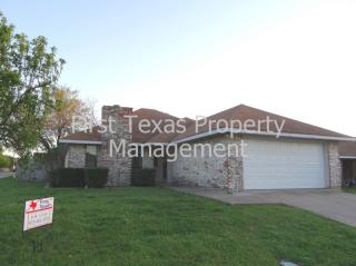 2218 Cedarcrest Dr, Carrollton TX  75007-5763 exterior