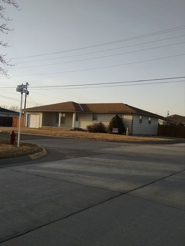 803 12th St, Victoria, KS 67671-9758
