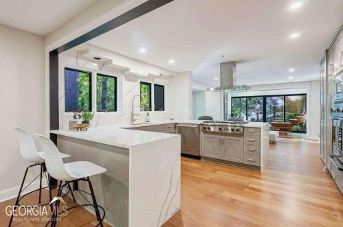 620 Colebrook Ct, Atlanta GA  30327-4710 exterior