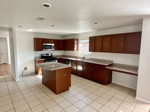 409 Emerald Creek Dr, Fort Worth TX  76131-3955 exterior