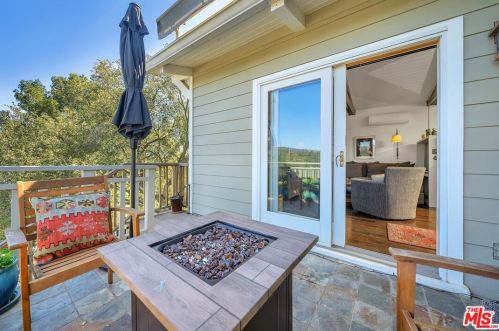 19787 Valley View Dr, Topanga, CA 90290-3257