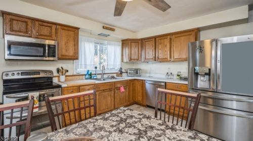 60 Van Nostrand Ave, Dover NJ  07801-4827 exterior