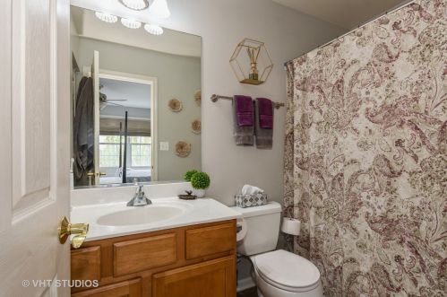 909 Emerald Dr, Pingree Grove IL  60140-9112 exterior