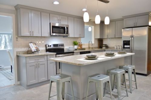 79 Pine Hill Rd, Richmond, RI 02812-1102