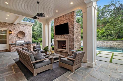 271 Hillside Dr, Atlanta GA  30342-3623 exterior