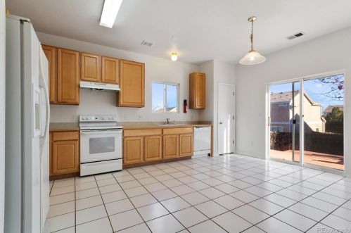 2452 Genoa Way, Aurora CO 80013-6295 exterior