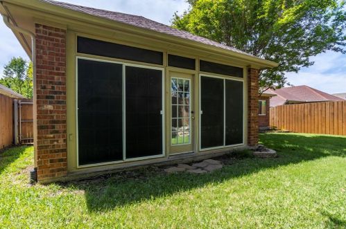 2729 White Rock Dr, Fort Worth TX  76131-2048 exterior