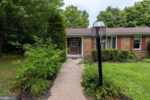 294 Bennett Ln, Berkeley Springs, WV 25411-4706