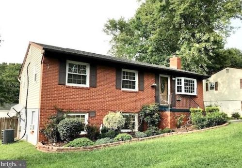 4208 Holiday Ct, Woodbridge, VA 22193-5128