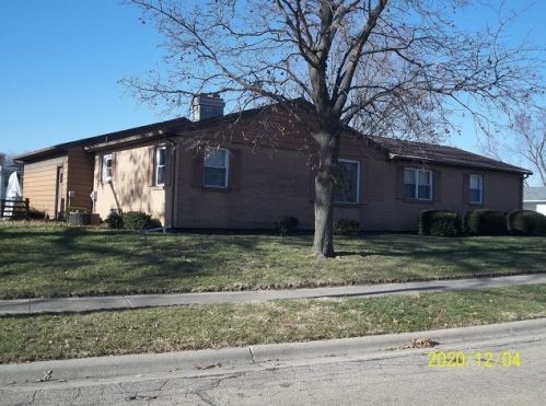701 12th St, Yeowardville, IL 61071-2845