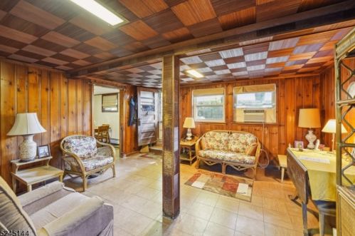 62 Delanco Dr, Parsippany, NJ 07054-3006