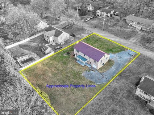 229 Darlene St, York PA  17402-5056 exterior