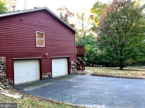 160 Black Cub Run Ln, Harpers Ferry WV  25425-5682 exterior