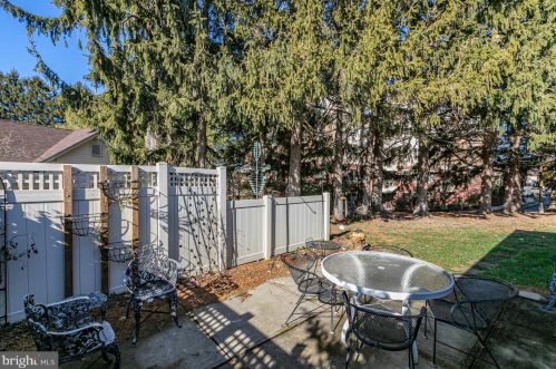 2 Birchwood Ct, Princeton NJ  08540-5041 exterior