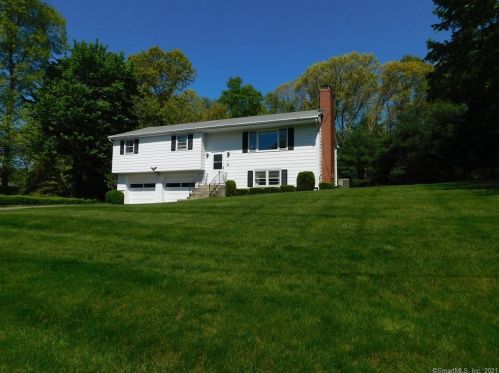 34 Highland Dr, Waterbury, CT 06712-1109