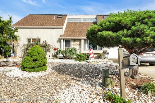 823 Forepeak Dr, Lacey, NJ 08731-3030