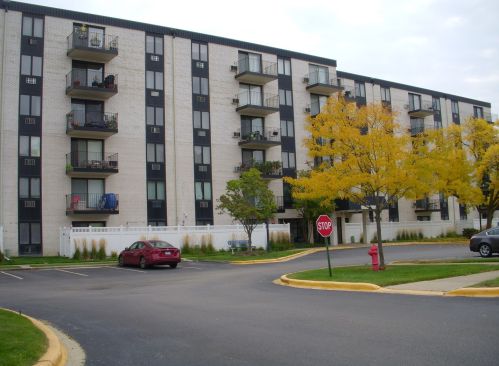 9731 Fox Glen Dr, Niles IL  60714-5828 exterior