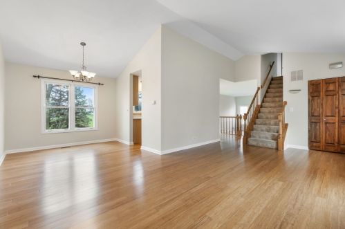 2384 Bennington Ct, Naperville, IL 60565-3122