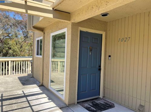 1027 Imperial Pl, Hayward CA  94541-4034 exterior