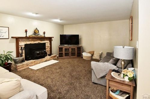 95 Massari Rd, Pueblo, CO 81001-1752