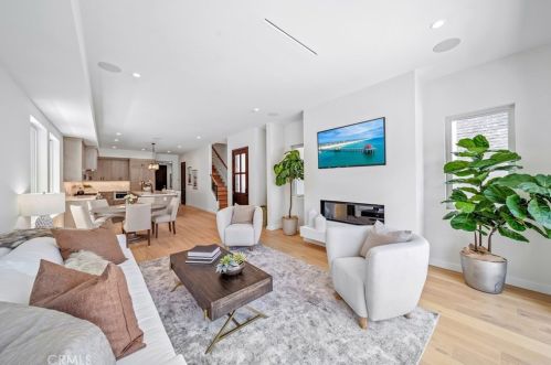605 12th St, Huntington Beach CA  92648-4035 exterior