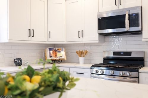 2 Scudders Rd, Sparta, NJ 07871-3520