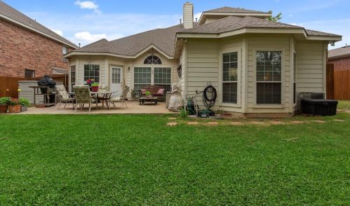 5800 Fathom Dr, Fort Worth TX  76135-7013 exterior