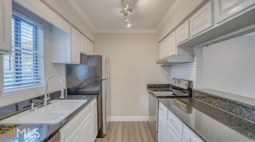 2 Finch Dr, Atlanta GA  30315-6502 exterior