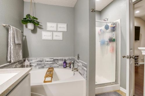 7105 Ashbourne Way, Fort Worth TX  76133-8924 exterior