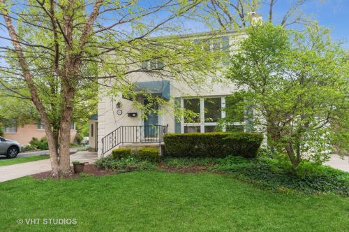 593 Stratford Ave, Elmhurst IL  60126-4149 exterior