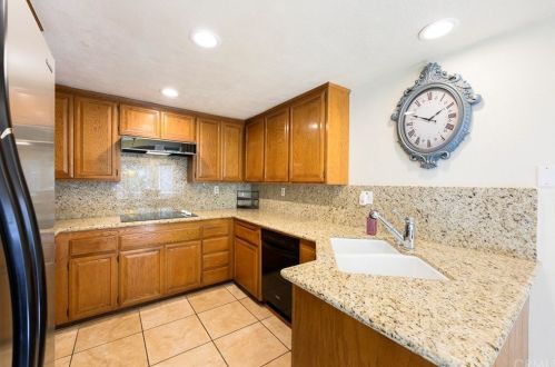 7315 Singingwood Dr, Anaheim CA 92808-1701 exterior