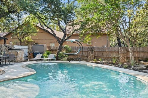 4300 Burney Dr, Austin TX  78731-1208 exterior