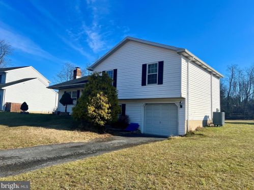 4613 Laurel Ridge Dr, Harrisburg, PA 17110-3446
