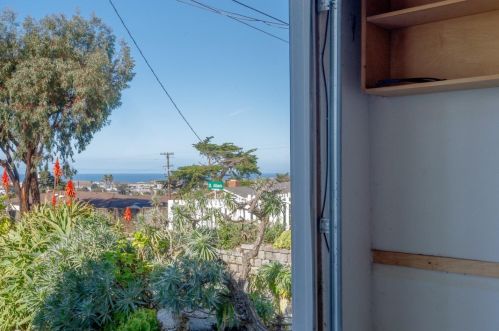 1466 Darwin St, Seaside CA  93955-5017 exterior