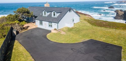 45550 Cypress Dr, Mendocino, CA 95460-8722