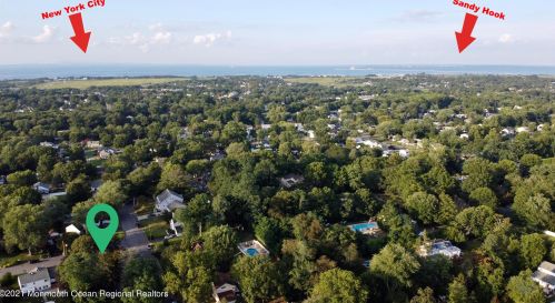12 Collinson Dr, Middletown, NJ 07748-1560