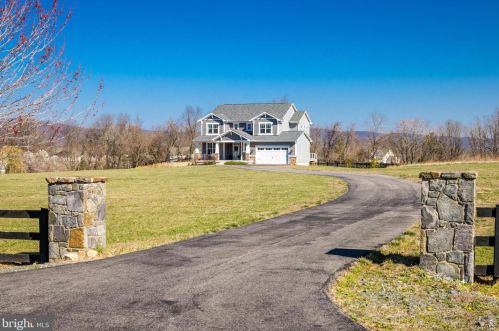 38810 Dutchmans Knoll Dr, Lovettsville, VA 20180-2784