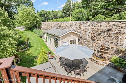 30 Riversville Rd, Greenwich CT  06831-3661 exterior
