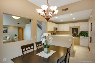 6860 Seaspray Ln, Carlsbad, CA 92011-3738