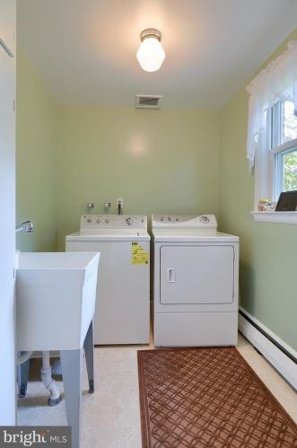 1631 Sunset Ave, Lancaster PA  17601-4355 exterior