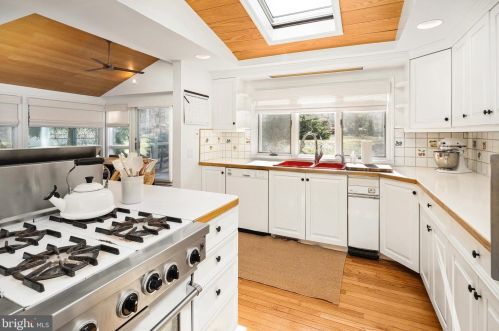 32 Snowden Ln, Princeton NJ 08540-3650 exterior