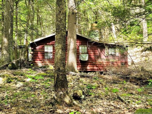 83 Barkhamsted Rd, Granby, CT 06090-1323