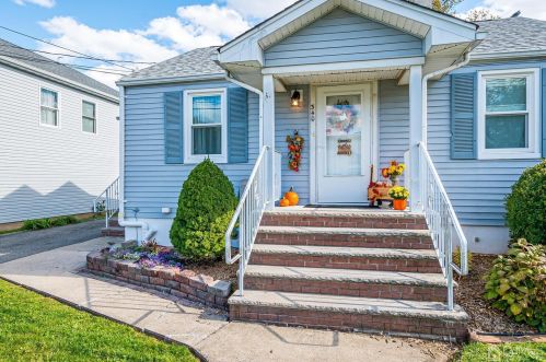 340 Remsen Ave, Avenel, NJ 07001-1112