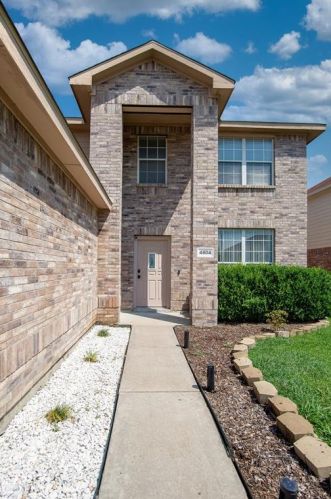 4804 Sleepy Ridge Cir, Fort Worth, TX 76133-8327