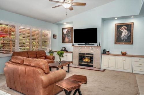 1911 Goodwin Dr, Vista CA  92084-2590 exterior