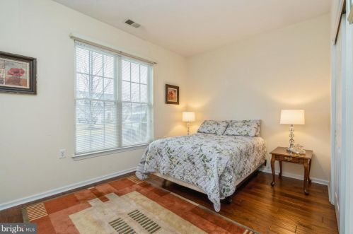 39 Mockingbird Dr, Trenton NJ  08690-3565 exterior